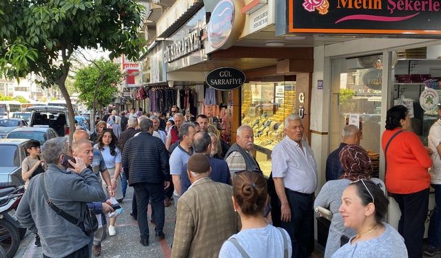 Aydın’da bayram manzarası değişmedi tatlıcılarda kuyruk oluştu