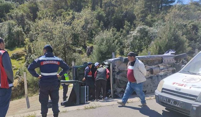 Ayvacık’ta panelvan araç devrildi: 2 yaralı