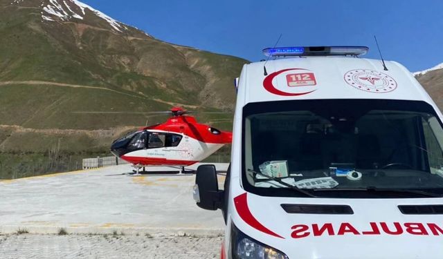 Bahçesaray’da iki hasta ambulans helikopterle hastaneye sevk edildi