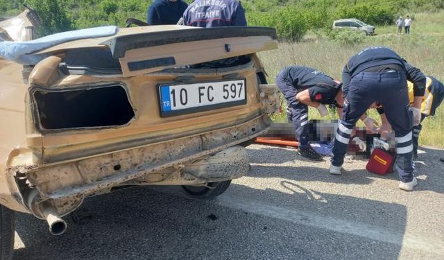 Balıkesir’de otomobil ile kamyon çarpıştı: 2 ölü, 1 yaralı