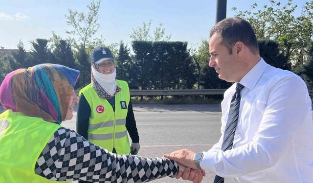 Başkan Ahmet Akın’dan emekçi kadınlara sürpriz ziyaret