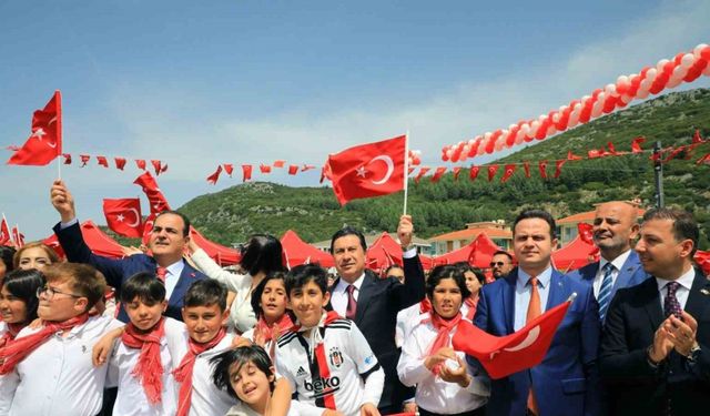 Başkan Aras 23 Nisan’da koltuğu çocuklara devretti