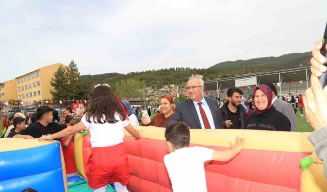 Başkan Arslan, Çamelili çocukların 23 Nisan coşkusuna ortak oldu