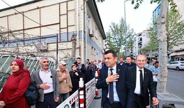 Başkan Çavuşoğlu iftarda hemşehrileriyle aynı sofrayı paylaştı