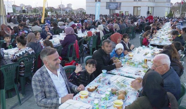 Başkan Çolakbayrakdar, “Hemşehrilerimizle Ramazan’ın güzelliklerini paylaşıyoruz”