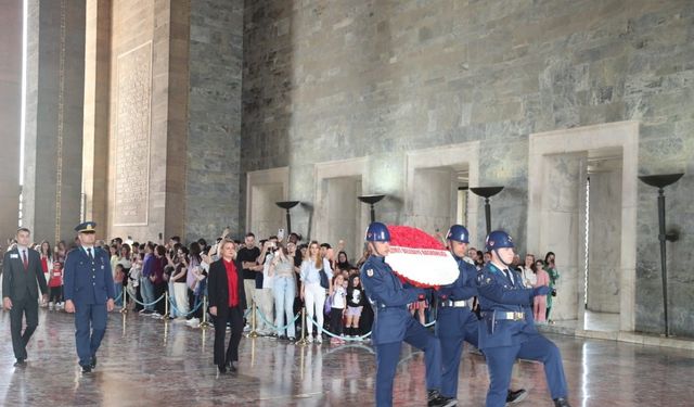 Başkan Hürriyet Anıtkabir’i ziyaret etti