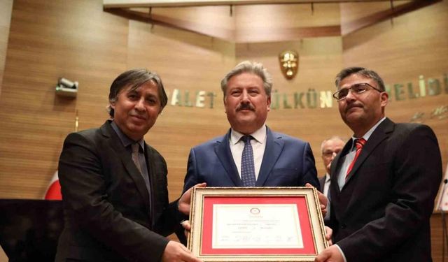 Başkan Palancıoğlu mazbatasını aldı