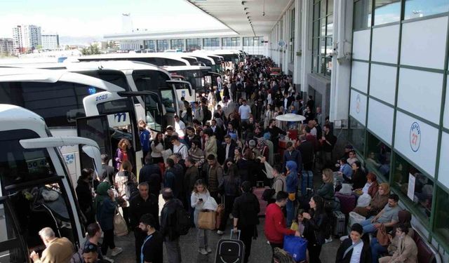 Başkentteki otogar yoğunluğu havadan görüntülendi