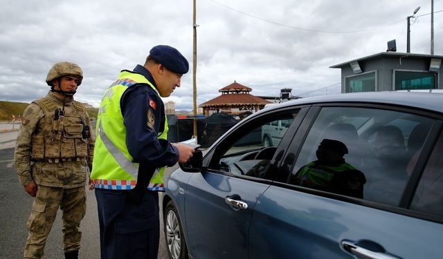 Bayburt’ta jandarma ekiplerinden bayram öncesi dronlu denetim