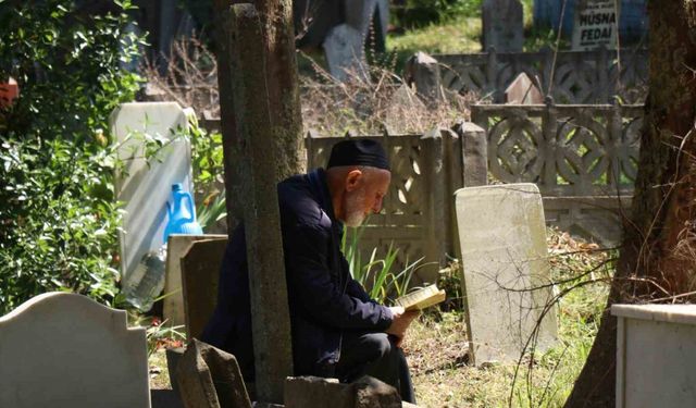 Mezarlıklarda bayram öncesi hüzünlü ziyaret!