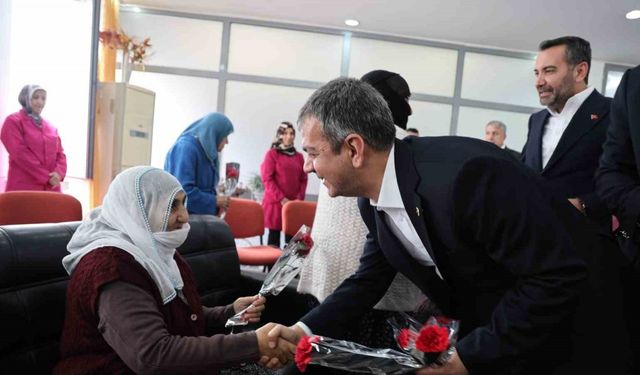 Bayramda huzurevi sakinleri unutulmadı