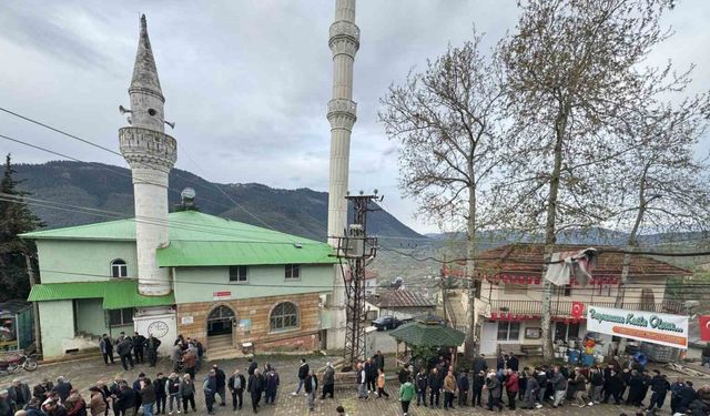 Bayramlaşmak için kuyruk oluşturdular