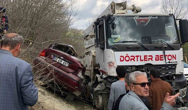 Beton mikseri ile otomobil çarpıştı: 1 ölü