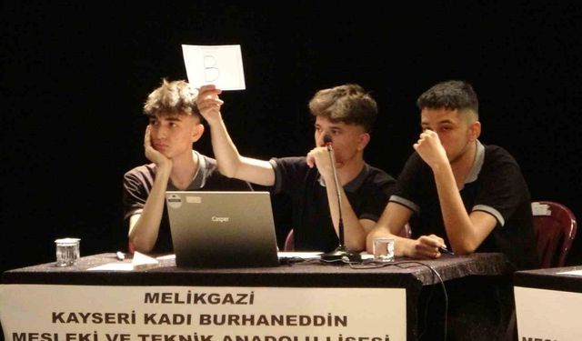 Bilgi yarışmasını ’Melikgazi Merkez Mesleki ve Teknik Anadolu Lisesi’ kazandı