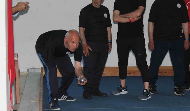 Bocce sporunun ihtiyar delikanlıları Alanya’da yarıştı