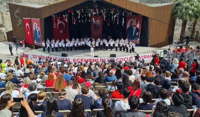 Bodrum Kalesi’nde coşkulu 23 Nisan kutlaması