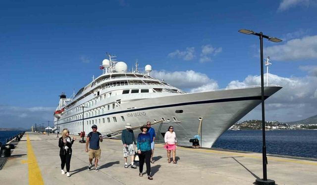 Bodrum’a kruvaziyerle 180 yolcu geldi