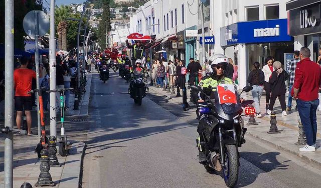 Bodrum’da polisler kortej düzenledi