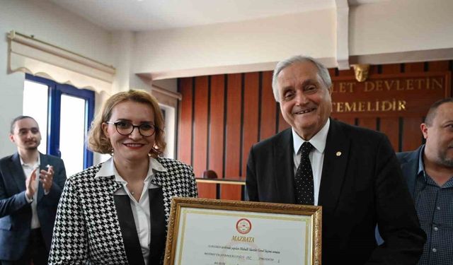 Bozüyük Belediye Başkanı Mehmet Talat Bakkalcıoğlu mazbatasını alarak görevine başladı