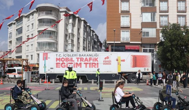 Bozüyük’te ’Mobil Trafik Eğitim Tırı’nda öğrencilere eğitim verildi