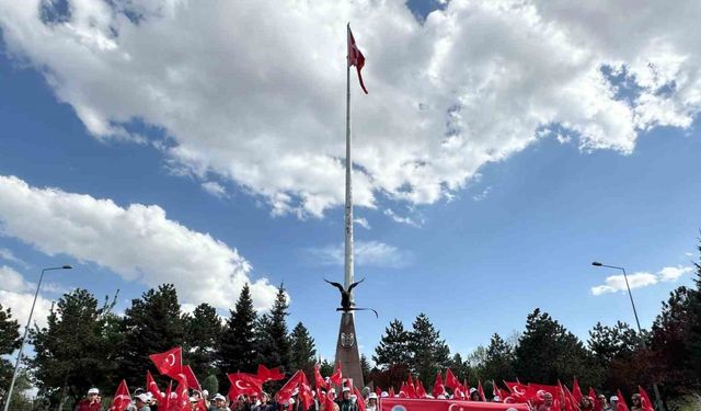 Büyükşehir KAYMEK öğrencilerinden Şehitler Haftası’nda anlamlı ziyaret