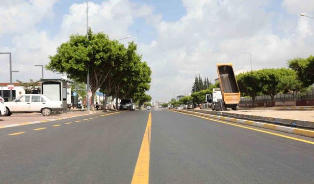 Büyükşehir’den Seyhan Caddesi’ne sıcak asfalt