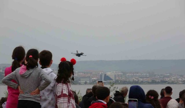 Çanakkale’de SOLOTÜRK nefesleri kesti