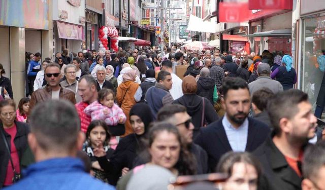 Çarşı pazarda bayram hareketliliği