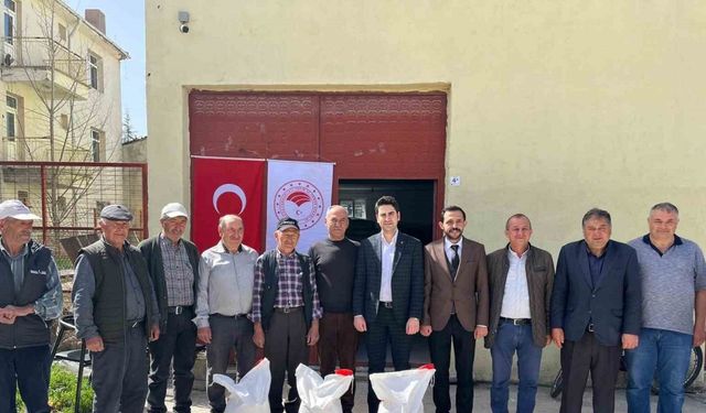 Çavdarhisar’da çiftçilere yüzde 50 hibeli 37 bin 500 kilogram nohut tohumu dağıtıldı