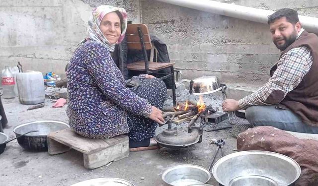 Çırak bulamayınca, işi hanımına öğretti, şimdi zamanla yarışıyorlar