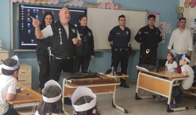 Çocuklara polislik mesleğini sevdirdiler