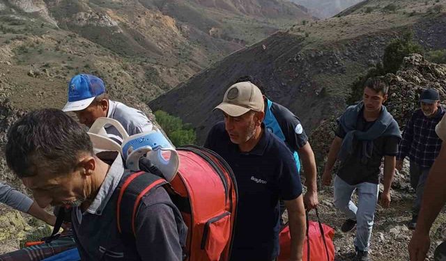 Dağda düşerek yaralanan kadının yardımına UMKE ekipleri yetişti