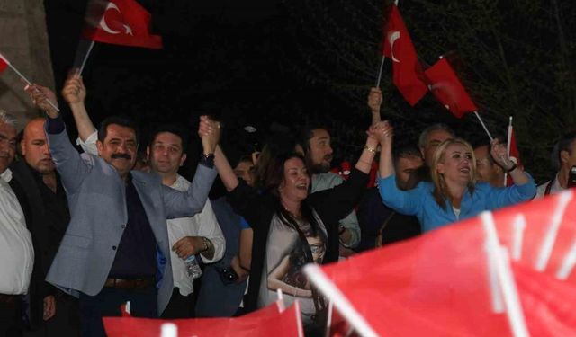 Denizli’de CHP’liler Çavuşoğlu, Doğan ve Ertemur’un seçim başarısını kutladı