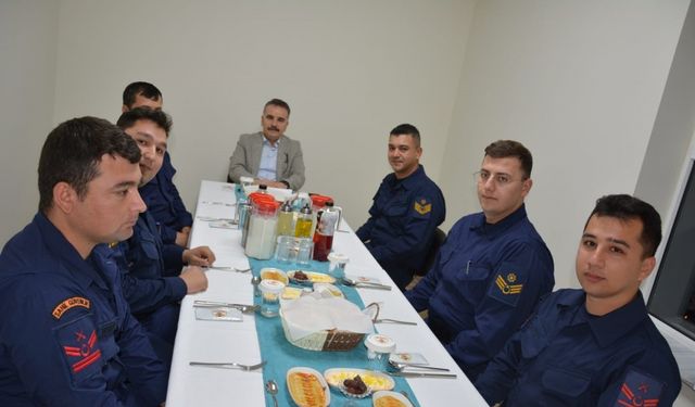 Edremit Kaymakamı Odabaş Sahil Güvenlik personeli ile iftar yemeğinde bir araya geldi