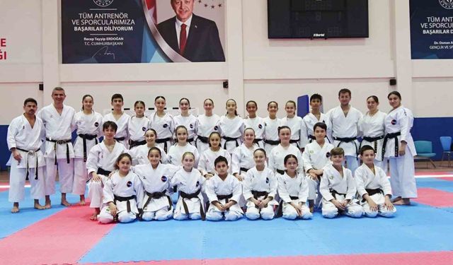 Efsane karateci Turgay Yeşilyurt, Tavşanlı’da sporculara ’Kata’ semineri verdi