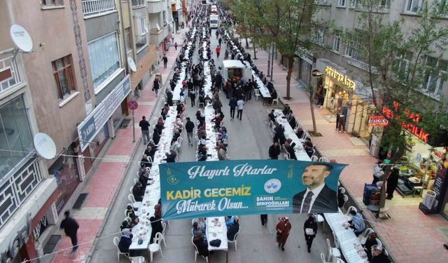 Elazığ Belediye Başkanı Şerifoğulları’ndan 5 bin kişilik iftar yemeği