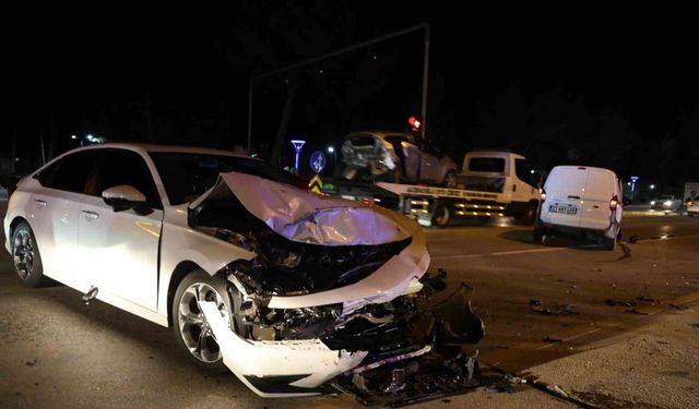 Elazığ’da hafif ticari araç ile otomobil çarpıştı: 1 yaralı