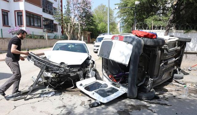 Elazığ’da kazaya karışan hafif ticari araç yan yattı: 1 yaralı