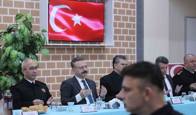 Eskişehir Valisi jandarma ekipleriyle iftar yaptı