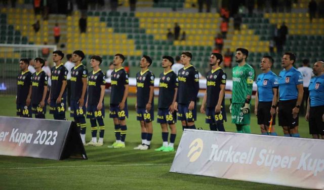 Fenerbahçe: "Dün olduğu gibi bugün ve yarınlarda da dik durmaya devam edeceğiz"