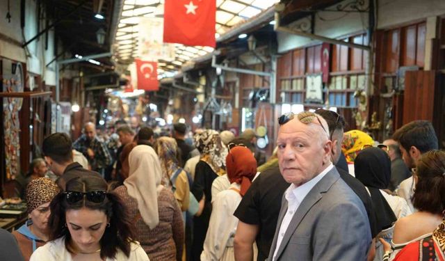 Gaziantep’in Bakırcılar Çarşısı’nda bayram ve tatil yoğunluğu