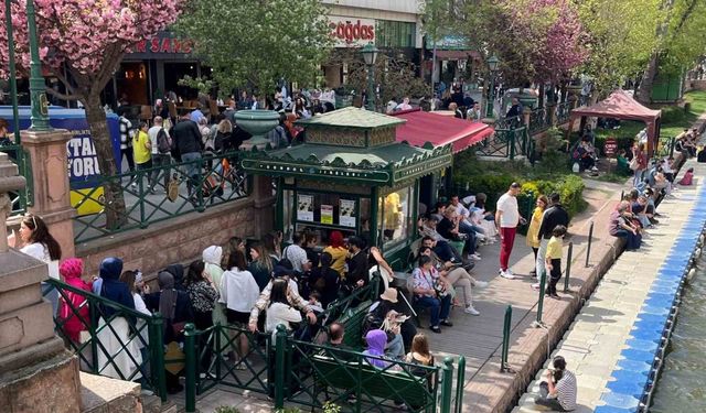 Gondola binmek isteyen vatandaşlar kuyruğuna sebep oldu