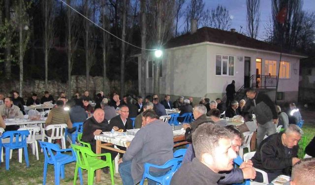 Hisarcık’ta 23 yaşındaki genç muhtardan köye iftar yemeği