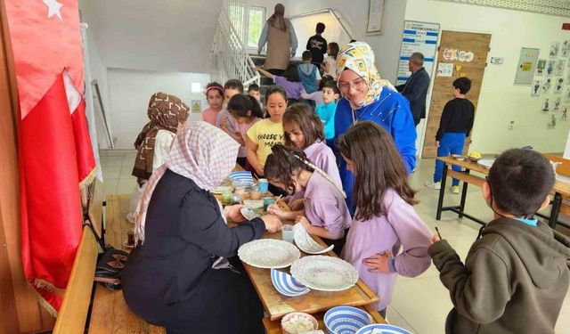 Hisarcık’ta öğrencilere çini sanatı tanıtıldı