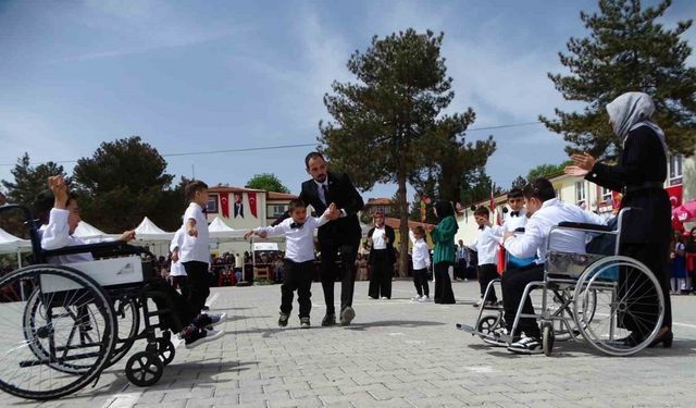 Hisarcık’ta özel öğrencilerden “Erik Dalı” isimli müzik gösterisi