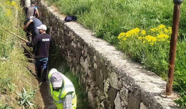 Hisarcık’ta sulama kanalı temizliği