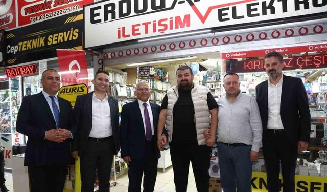 Hunat Çarşısı esnafını ziyaret eden Büyükkılıç’tan birlik, beraberlik mesajı