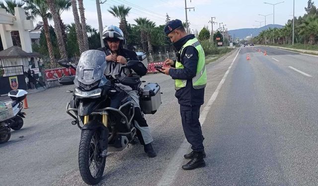 İzmir jandarmasından sıkı bayram trafiği denetimi