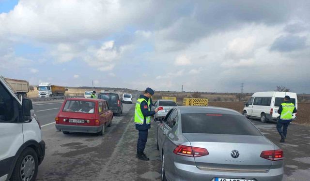 Jandarmanın trafik denetimleri devam ediyor