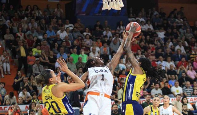 Kadınlar Basketbol Süper Ligi’nde Fenerbahçe üst üste 6. kez şampiyon